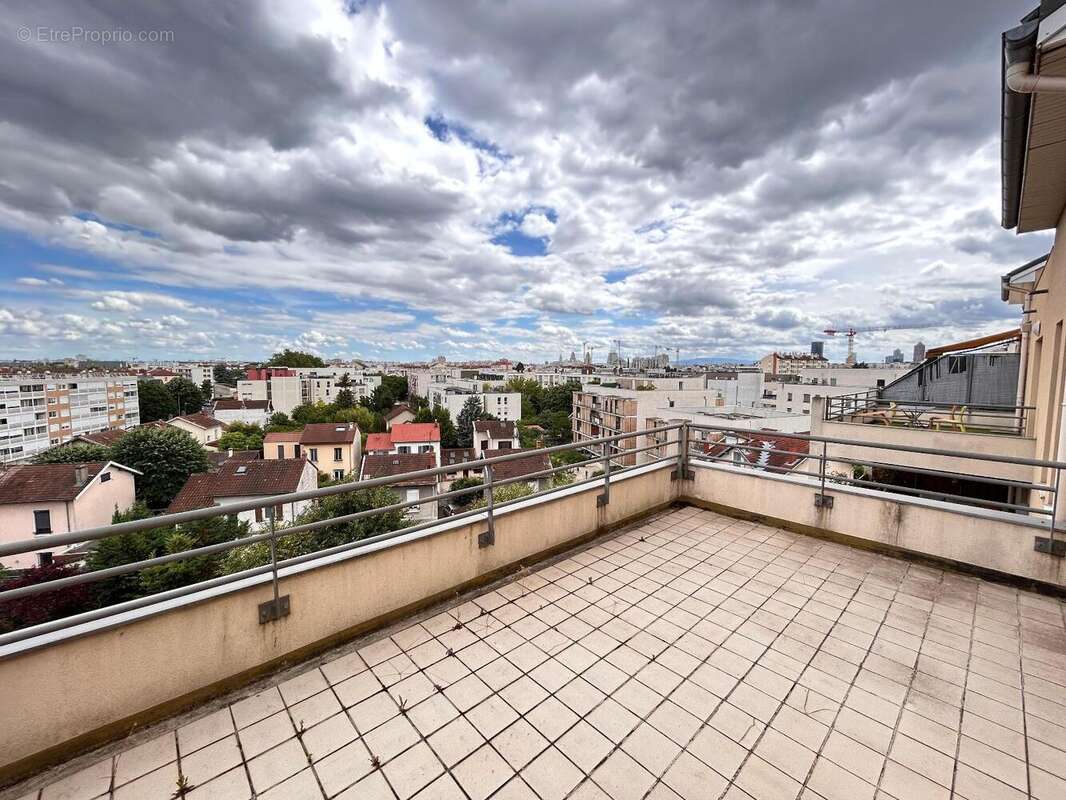   - Appartement à VILLEURBANNE