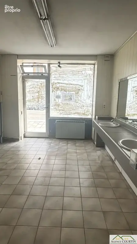 Immeuble de caractère avec ancien commerce, habitation et dépendance - photo 3