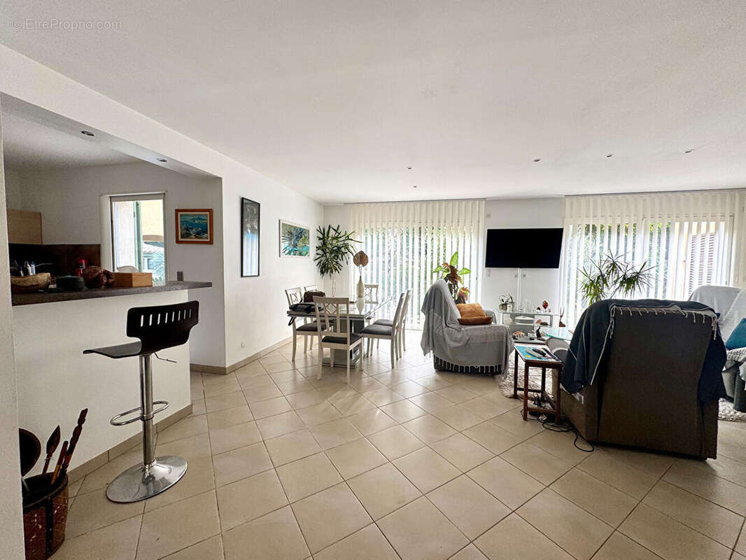 Maison à SAINT-CYR-SUR-MER