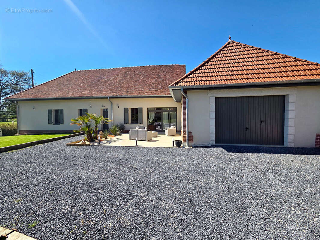Maison à MONTGUEUX