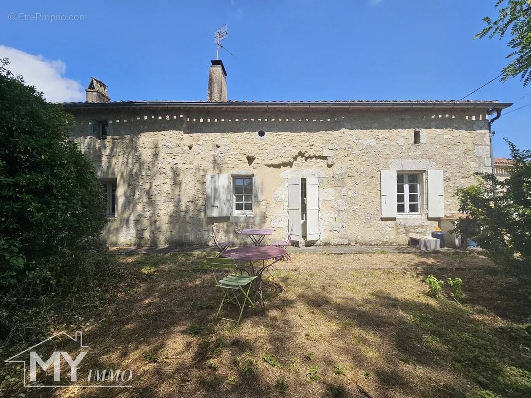 Maison à MONTAZEAU