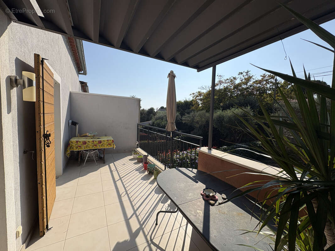 Appartement à SAINT-CYR-SUR-MER