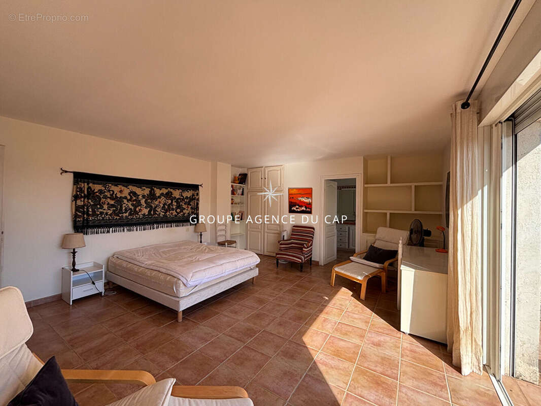 Maison à LES ISSAMBRES