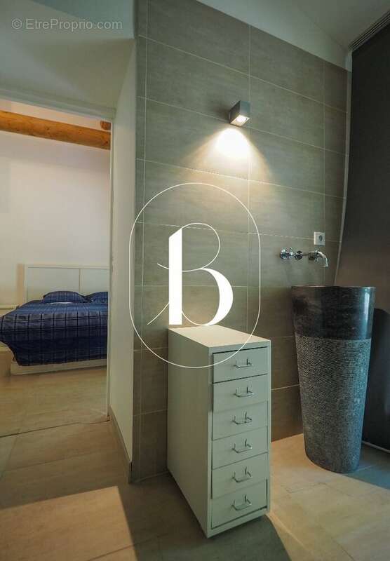 Maison à LAUDUN-L'ARDOISE