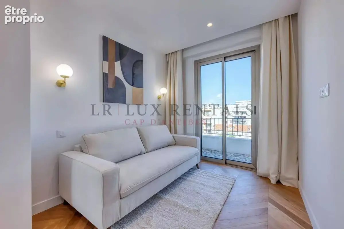 JUAN LES PINS, Appartement front mer entièrement rénové - photo 8