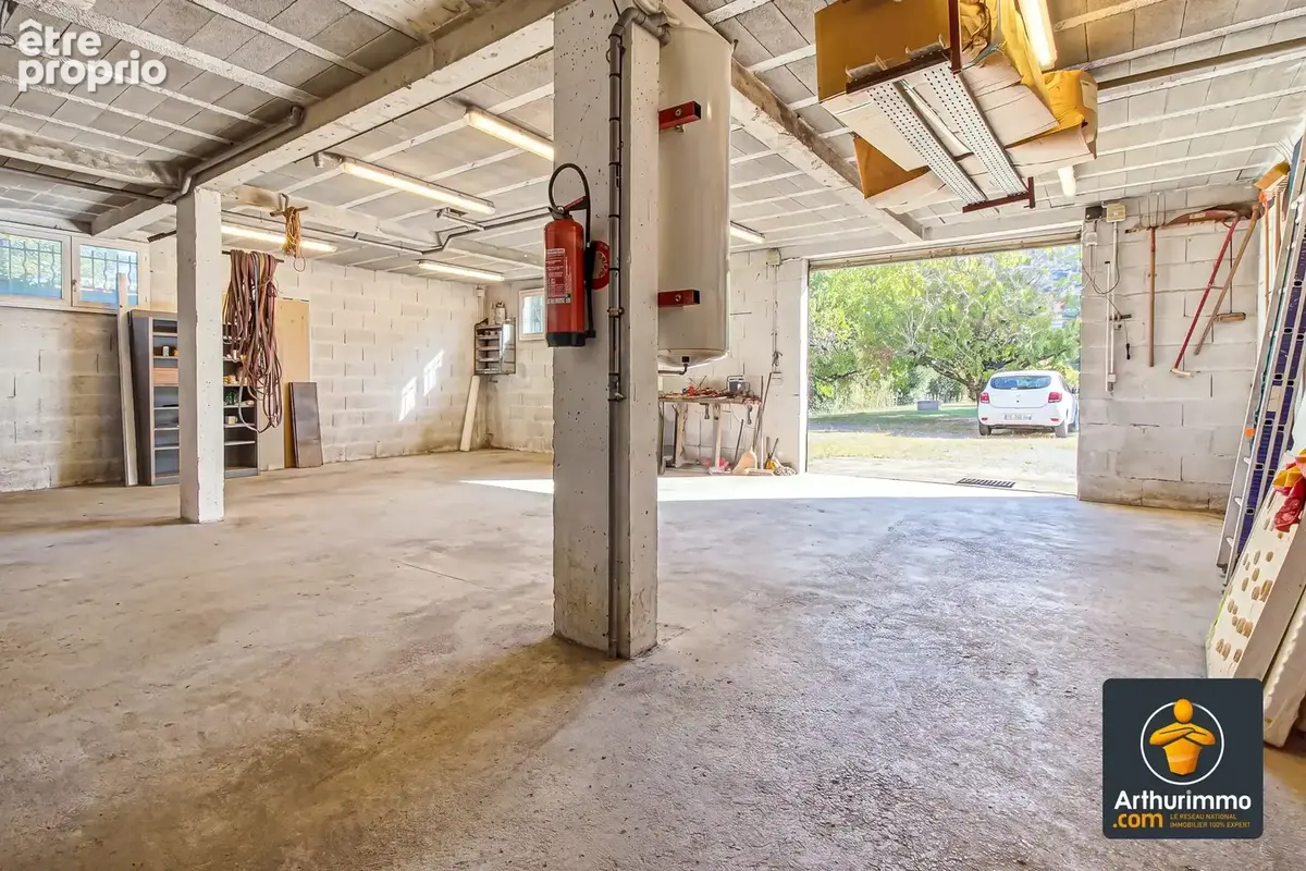 Maison 180 m² – 5 chambres – terrain plat de 3 020 m² – 143 m² de garages - photo 17
