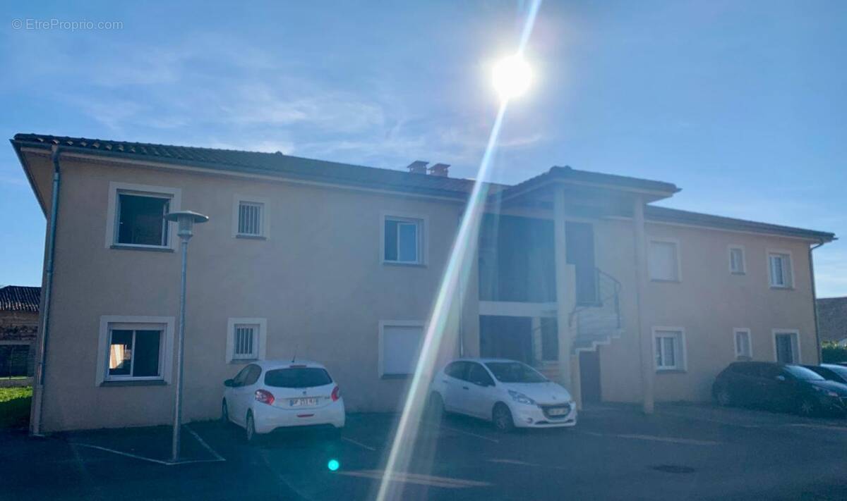 Appartement à CRUZILLES-LES-MEPILLAT