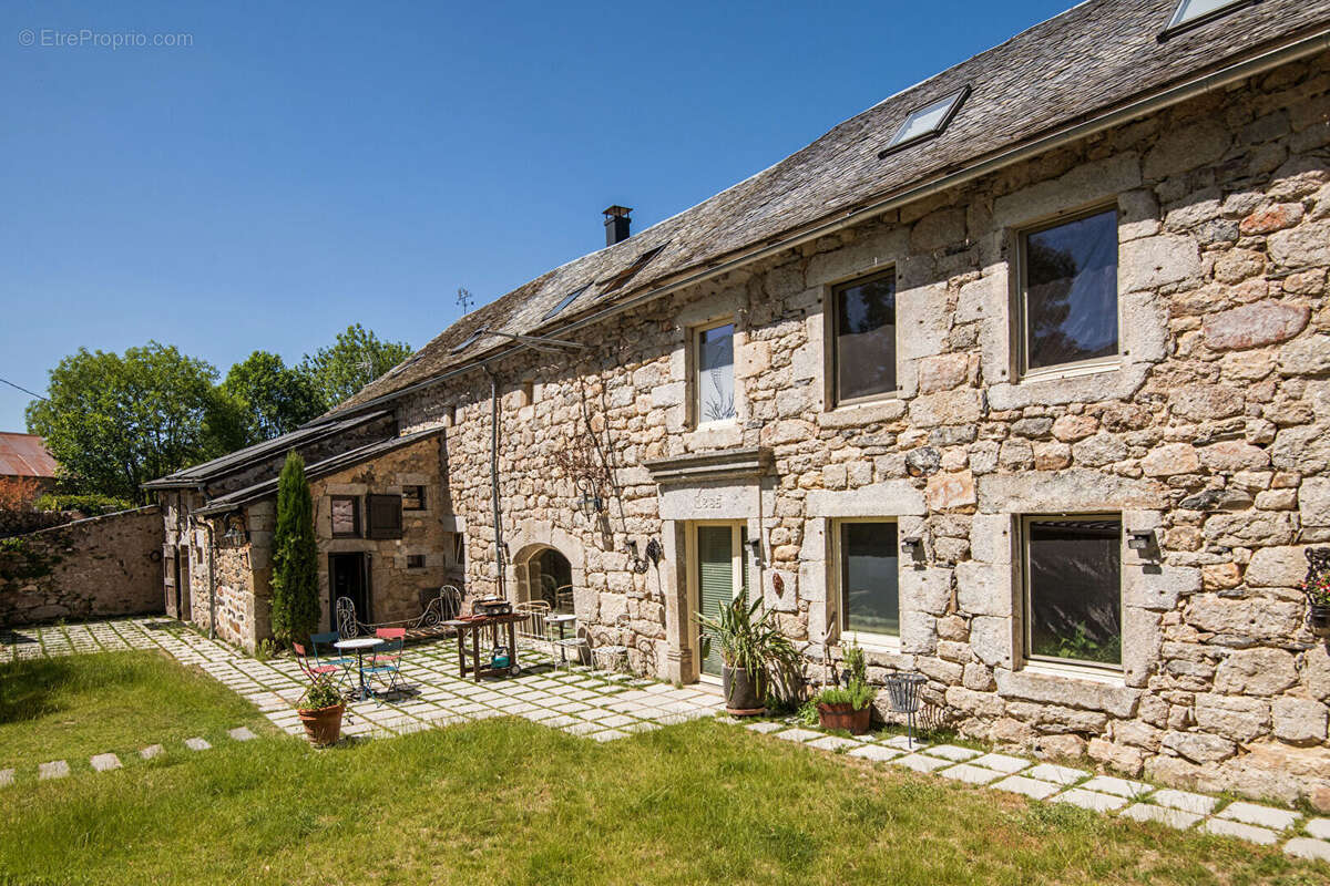Corps de ferme restauré - Idéal gîtes ou grande famille - Proche Laguiole - photo 4