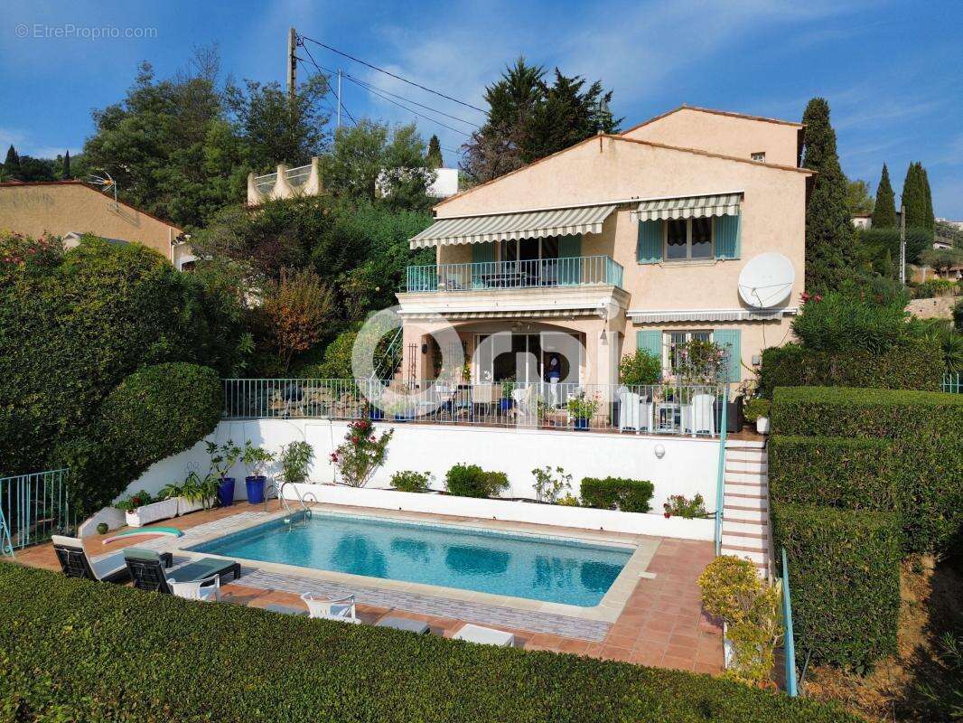 Maison à MANDELIEU-LA-NAPOULE