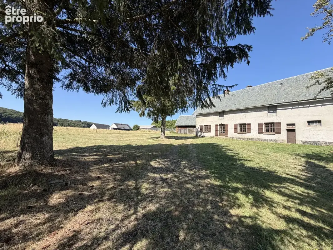 Marcenat   Jolie maison de plain-pied de 138 m2 sur un terrain de 2 272 m2 - photo 2