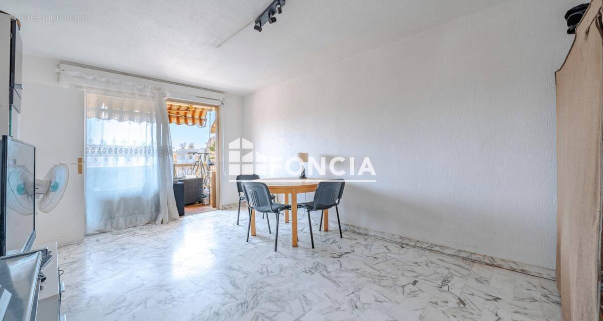 Appartement à SAINT-LAURENT-DU-VAR