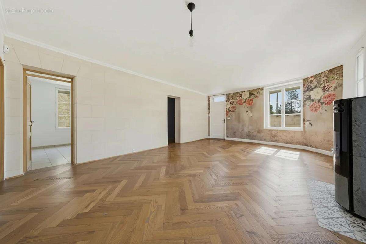 Maison de 6 pièces de 172 m² à Saint-Yzan-de-Soudiac - photo 3
