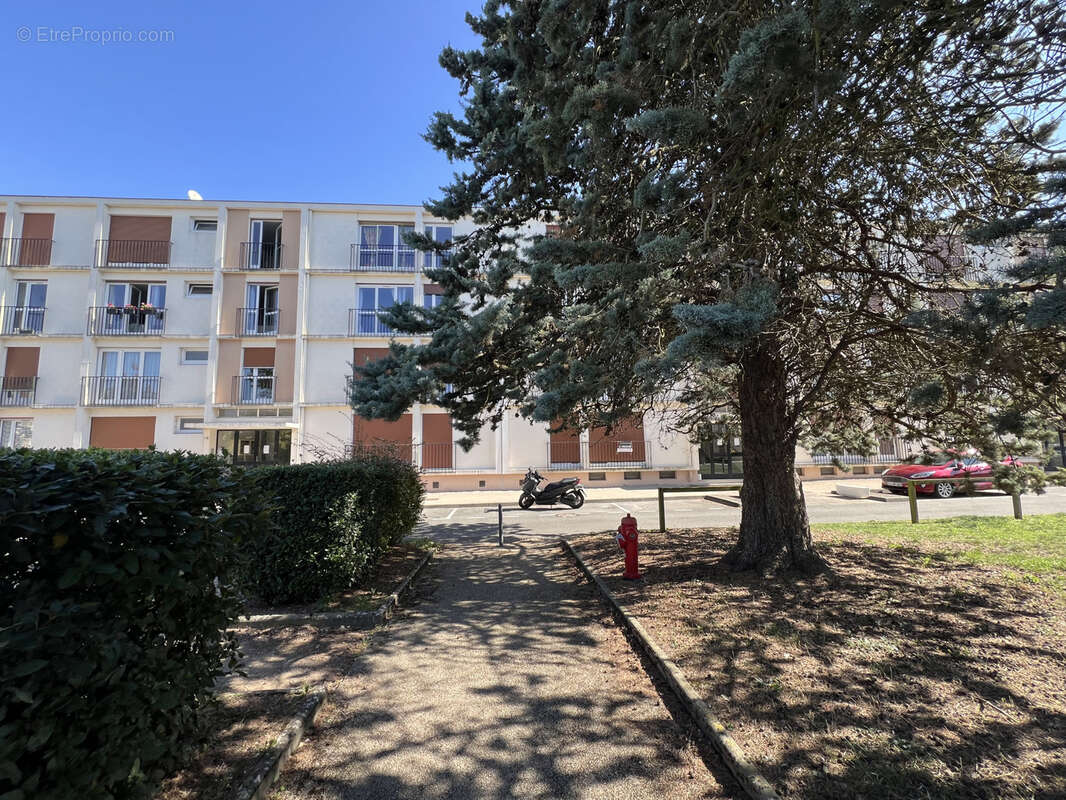 Appartement à LA CHAPELLE-SAINT-MESMIN