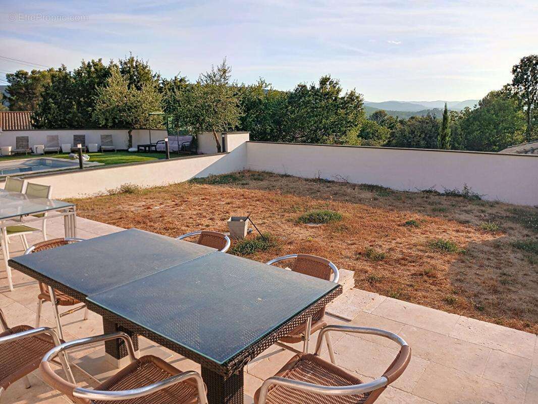 Villa T6 avec piscine et terrain de 1241m² - Sainte-Anastasie-Sur-Issole - photo 17