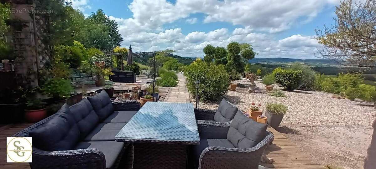   - Maison à CASTELNAU-DE-MONTMIRAL