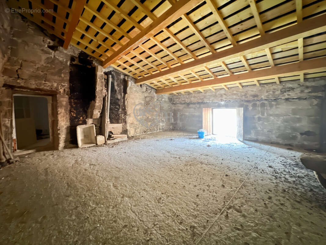 Appartement 117 m² à Saint-Quentin-La-Poterie  - photo 6