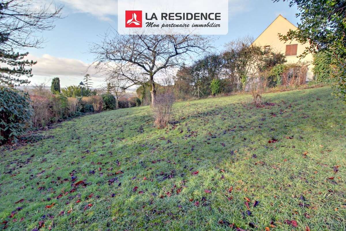 Terrain à VAUX-SUR-SEINE