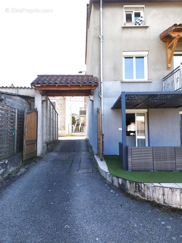 Appartement à LE CHAMBON-FEUGEROLLES