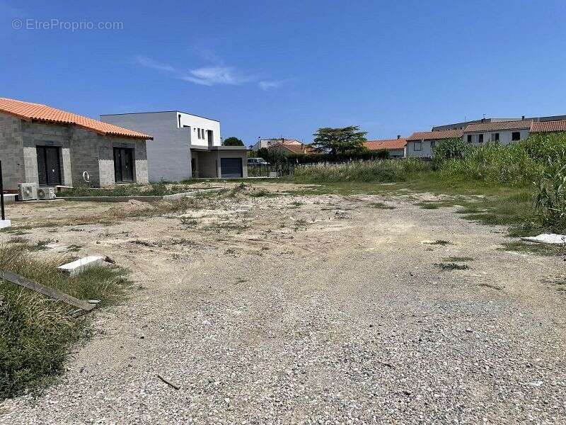 Terrain à SAINT-CYPRIEN