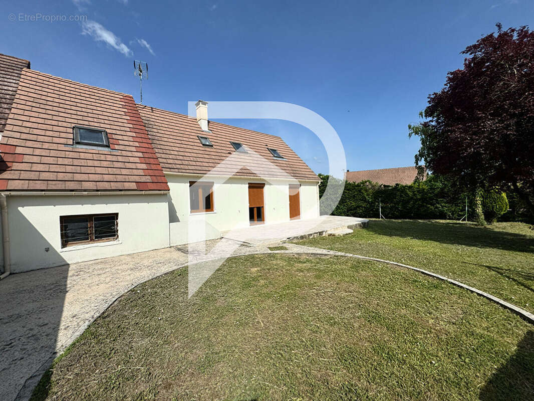 Maison à IVRY-LA-BATAILLE