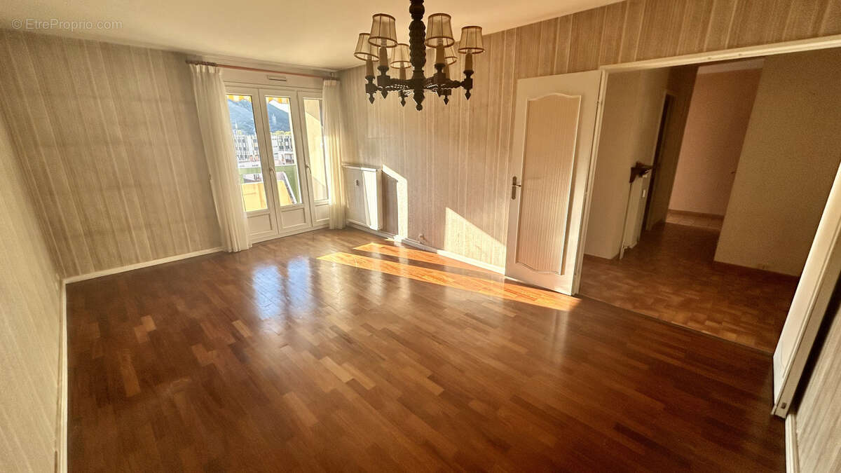 Appartement à TOURNON-SUR-RHONE
