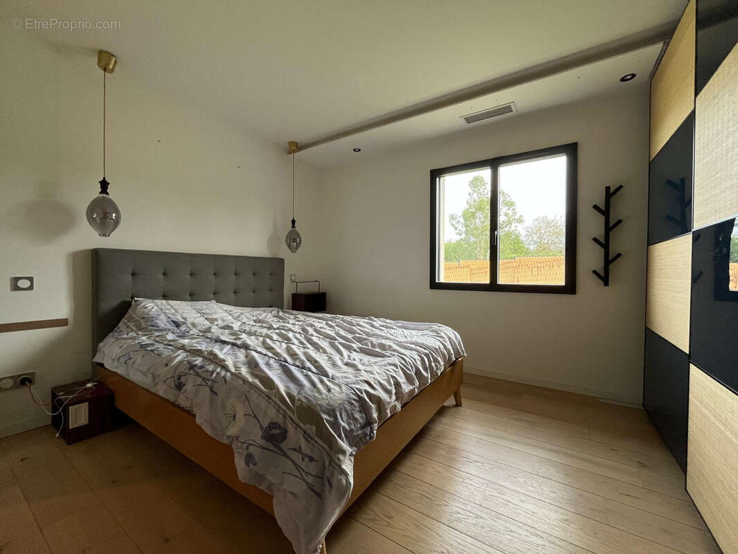 Maison à AMBARES-ET-LAGRAVE