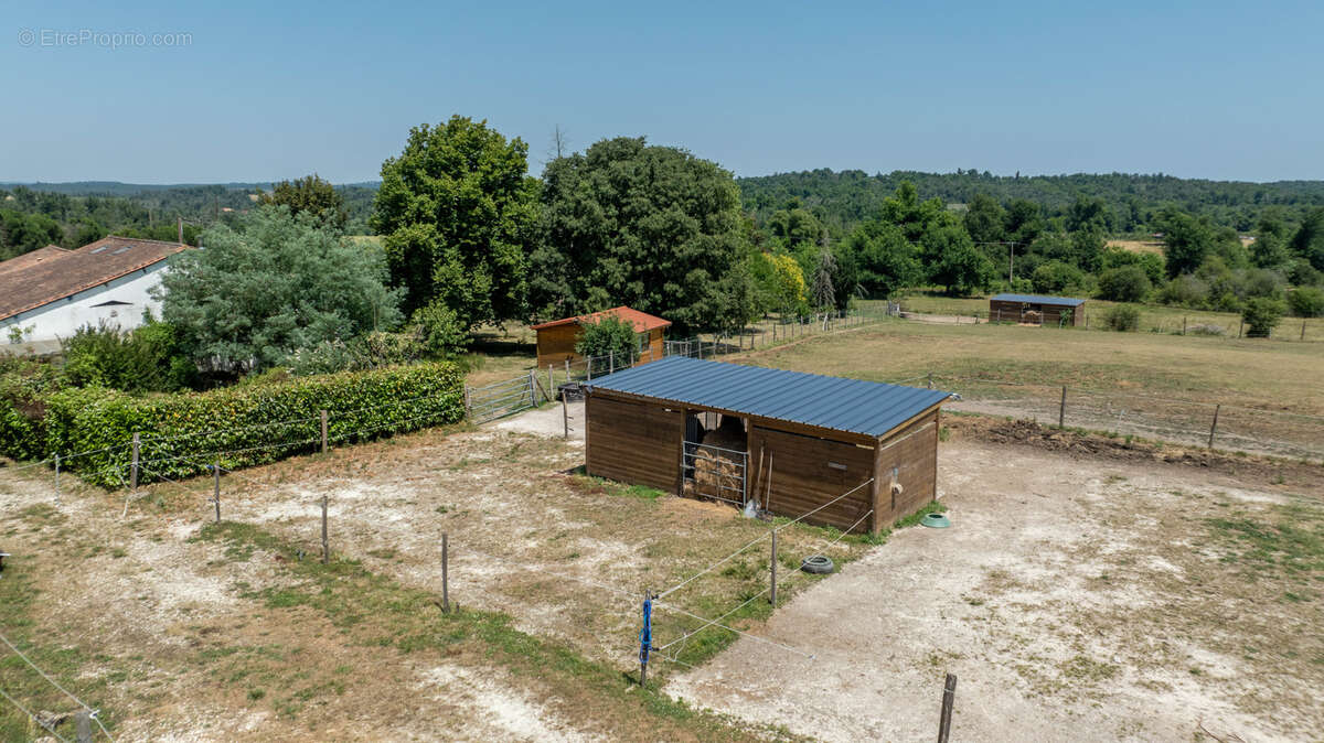Maison à LA ROCHE-CHALAIS