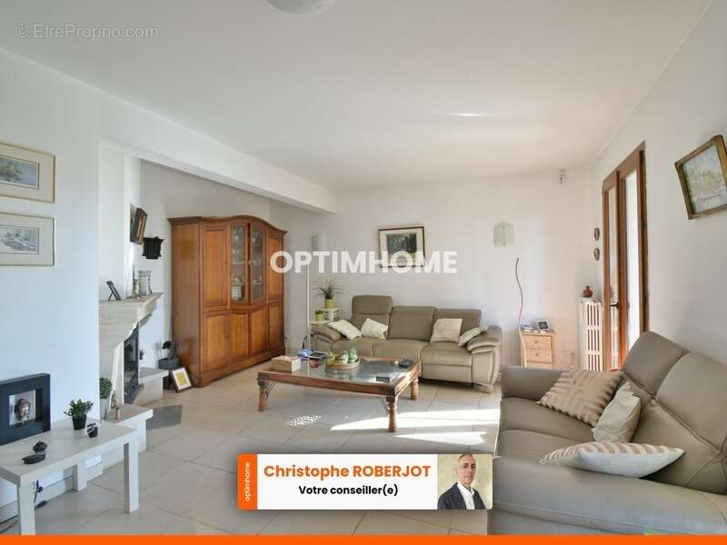 Maison à CHAMPFORGEUIL