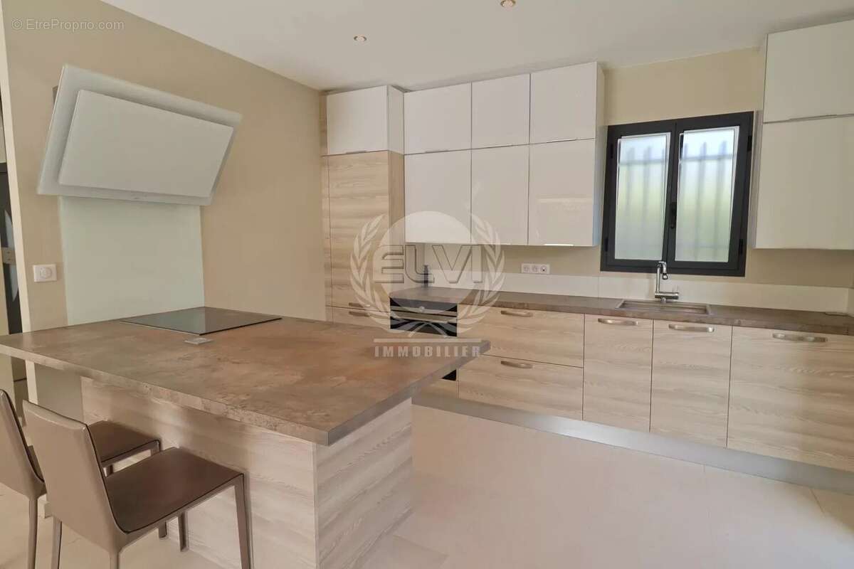 Maison à PLAN-DE-LA-TOUR