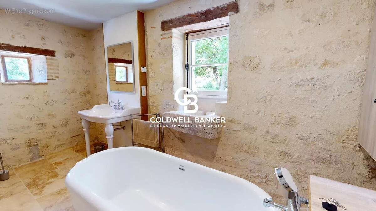 Maison à MONTAIGU-DE-QUERCY