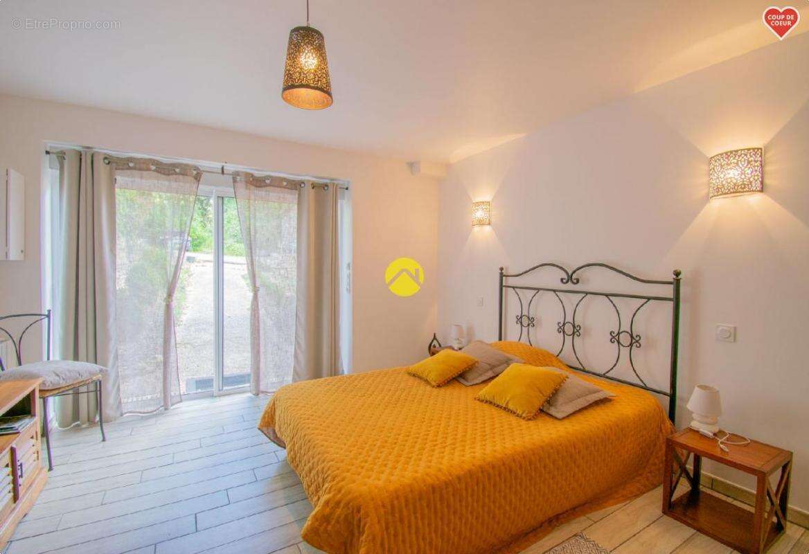 Maison à LE BUISSON-DE-CADOUIN