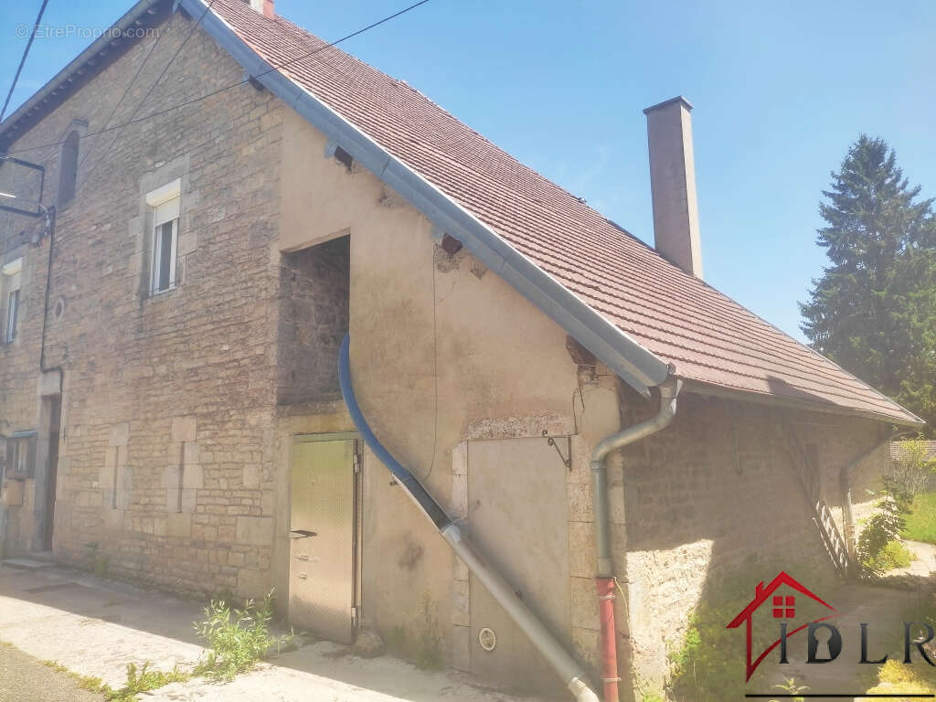 Ferme du XVIIIe siècle à rénover avec logement habitable et - photo 3