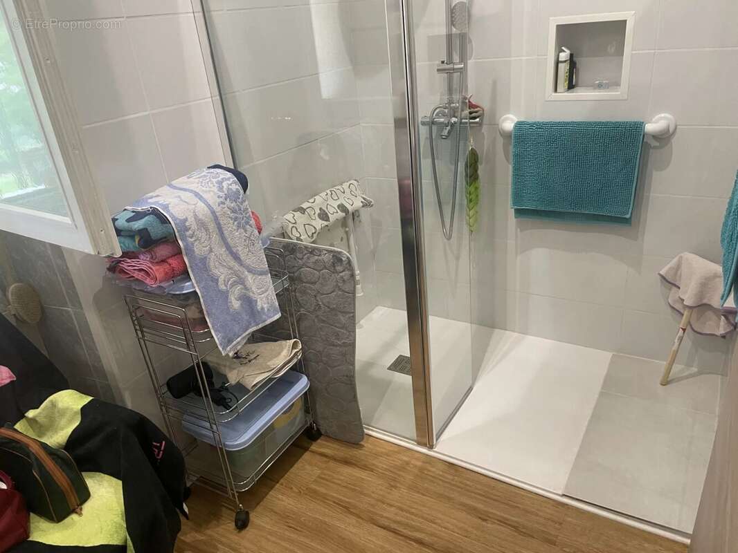 Propriete en pierre avec un batiment de 550 m2 avec terrain - photo 8