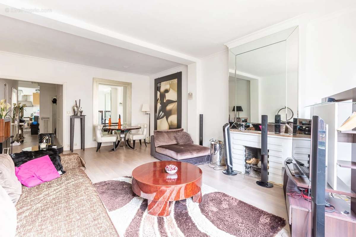 Appartement à NEUILLY-SUR-SEINE