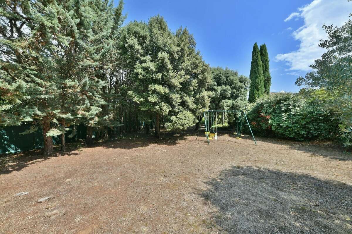 Terrain à SAINT-SIFFRET