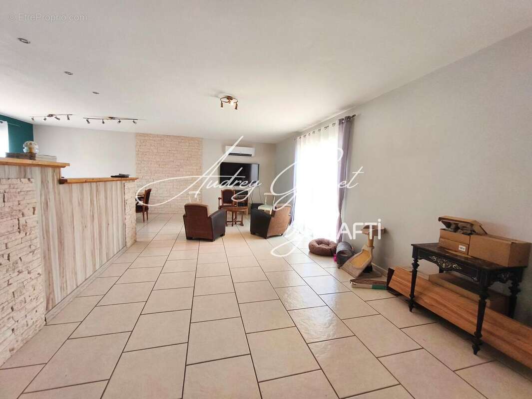 Maison 134 m² à Saint-Cyr  - photo 6