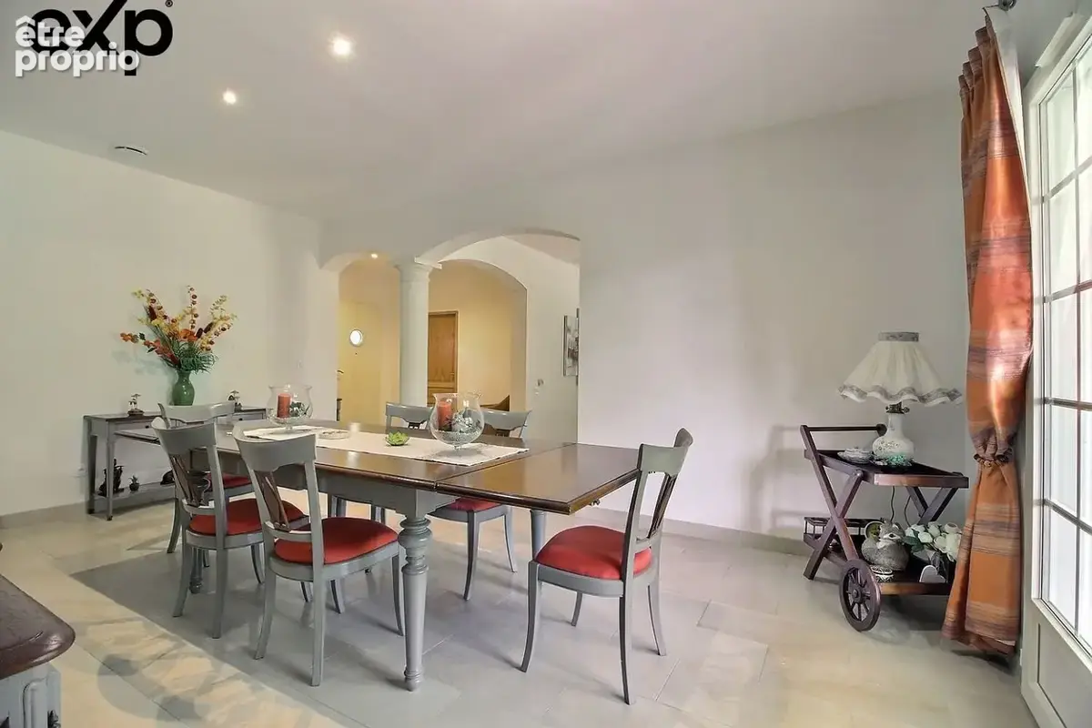 Maison 7 pièces 210 m² à vendre à L'isle-Sur-La-Sorgue (84800) - photo 9