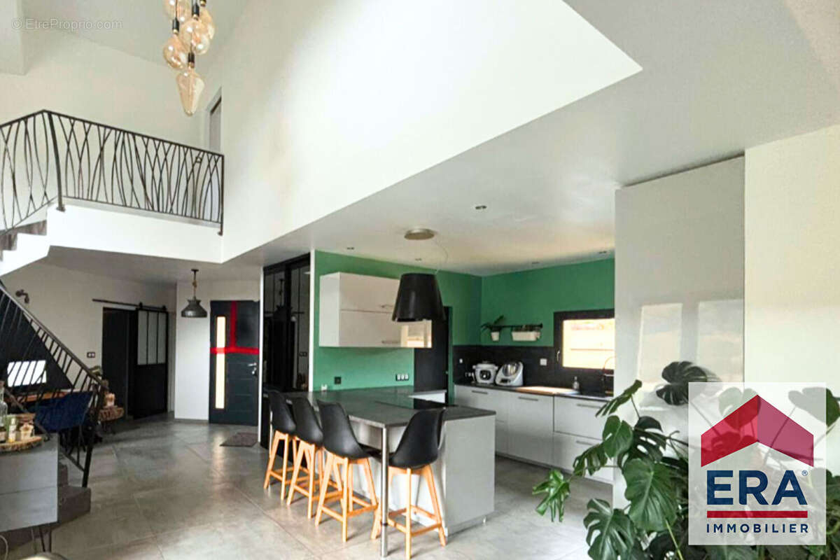 Maison à LES GRANGES-GONTARDES