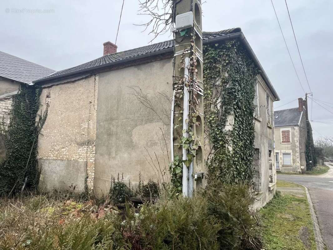 Maison à AZY