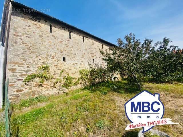 Maison à MONTREVAULT