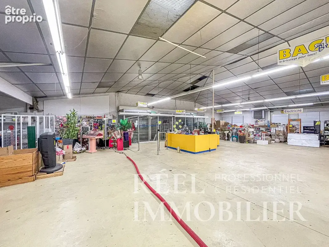 Local commercial de grande surface avec parking  - Emplacement n°1 - photo 6