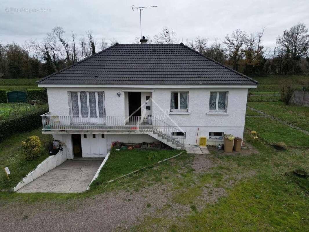 Maison à DOMPIERRE-SUR-BESBRE