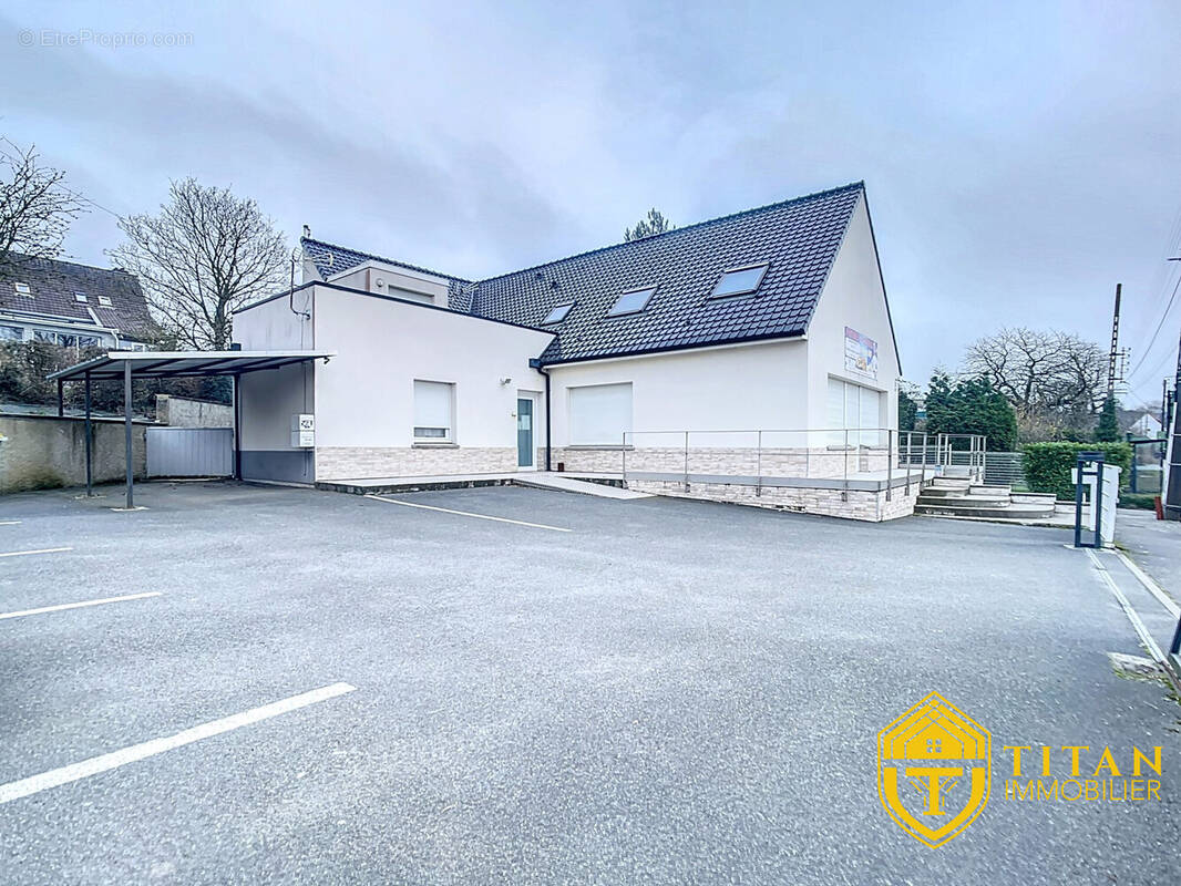 Local commercial à Éperlecques - Titan Immobilier - Appartement à EPERLECQUES