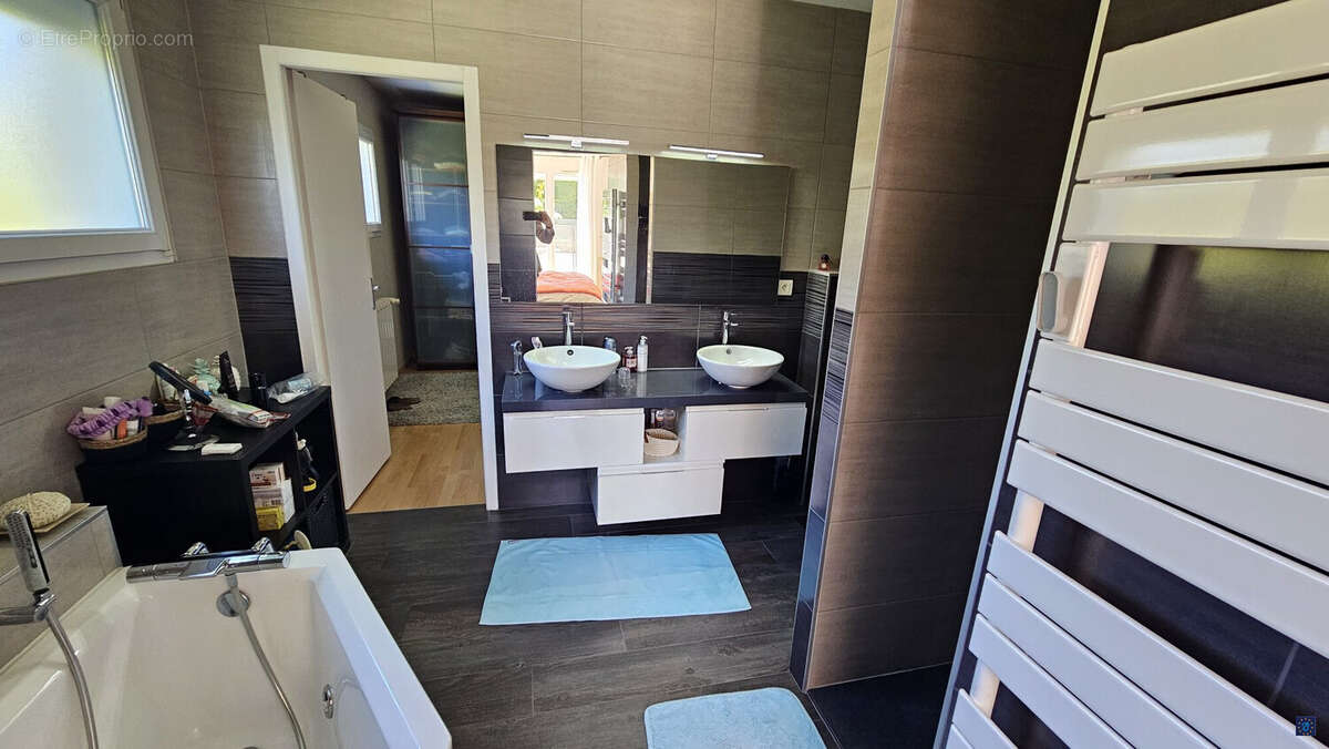 Maison à VAUX-SUR-MER