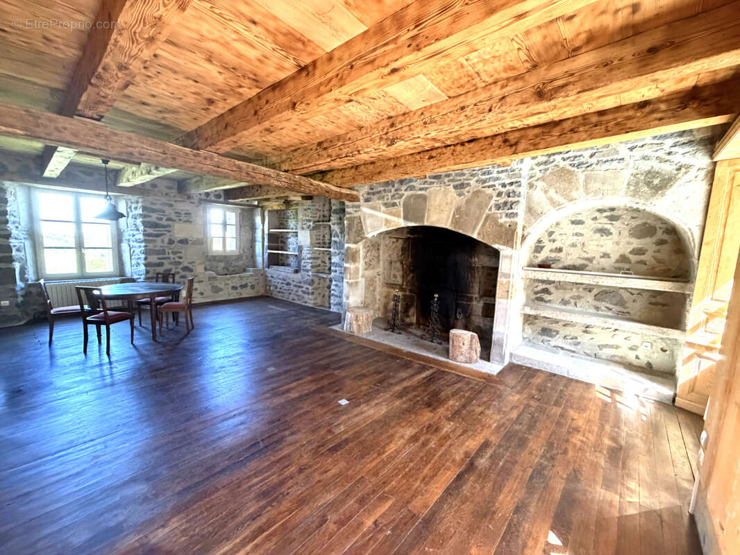 Maison à MARCENAT