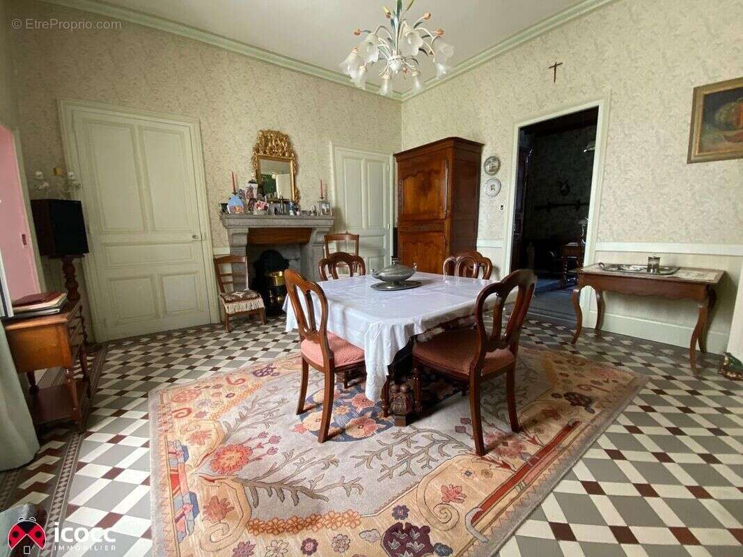 Maison à NUEIL-LES-AUBIERS