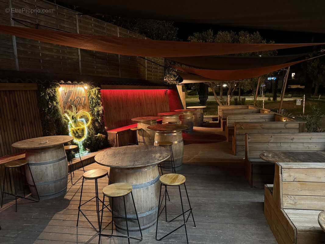 Commerce à SIX-FOURS-LES-PLAGES