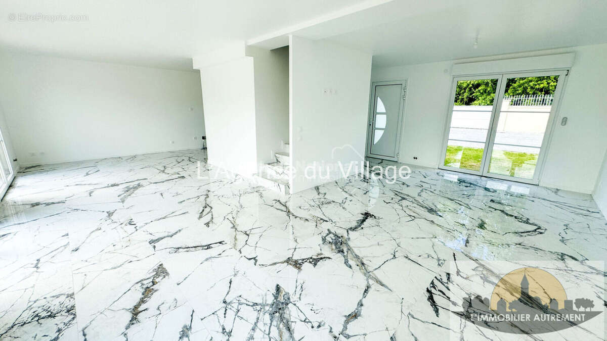 Maison à SAINTE-GENEVIEVE