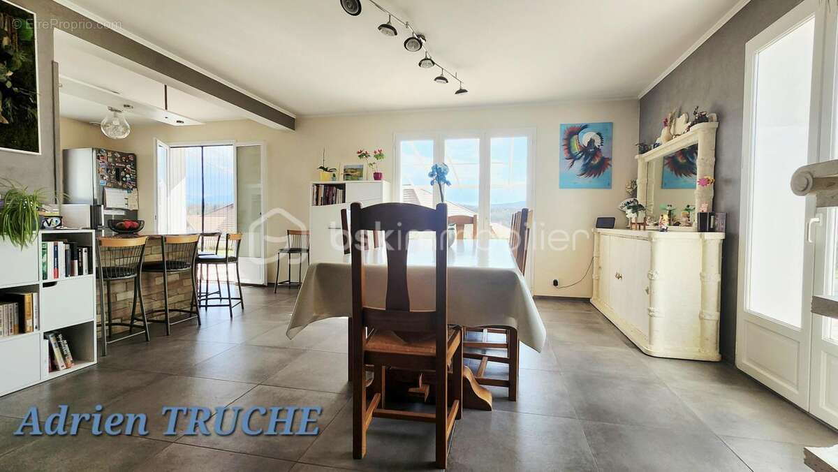 Maison à VETRAZ-MONTHOUX