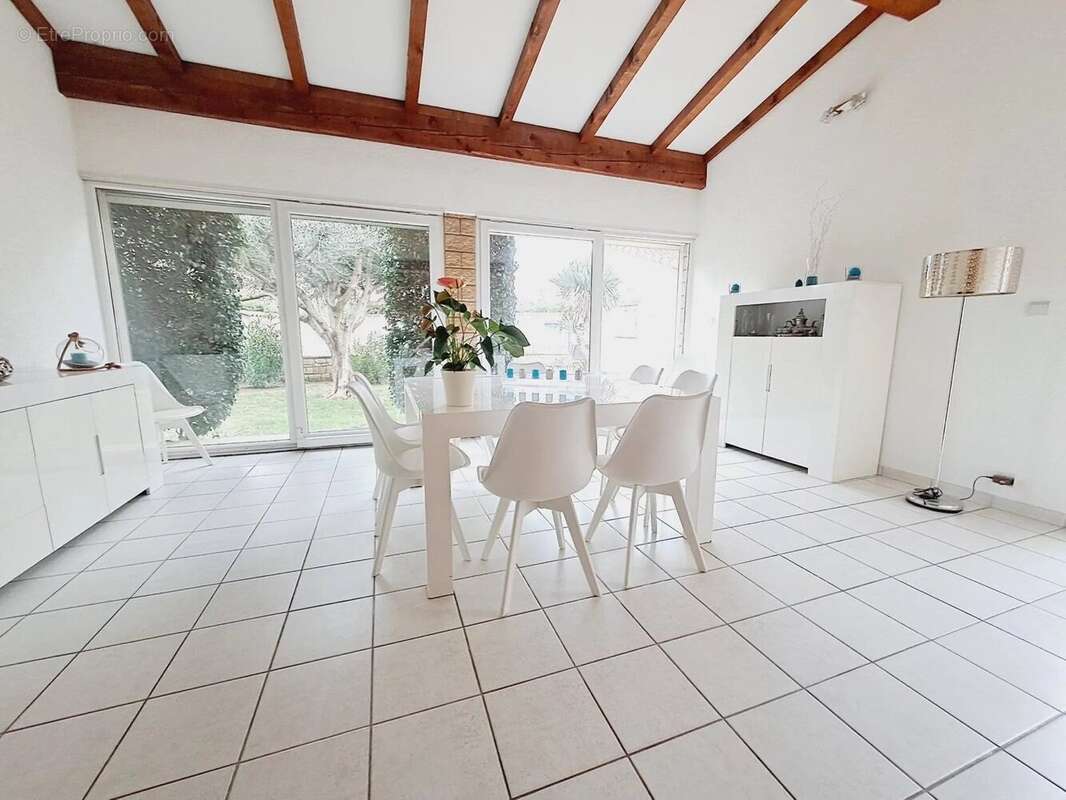 Maison à MONTELIMAR